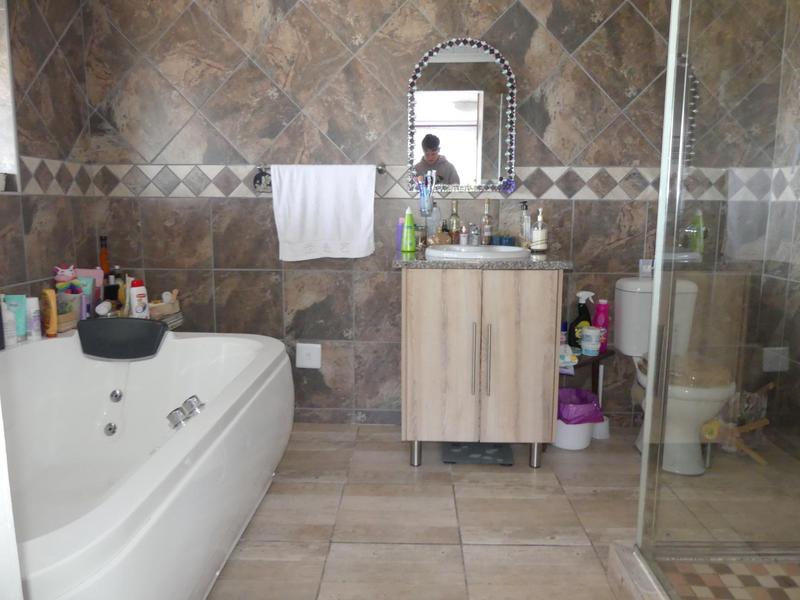 3 Bedroom Property for Sale in Harbour Lights Western Cape